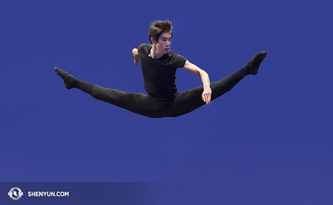 Article à La Une Piotr Huang Premier Danseur Shen Yun - 
